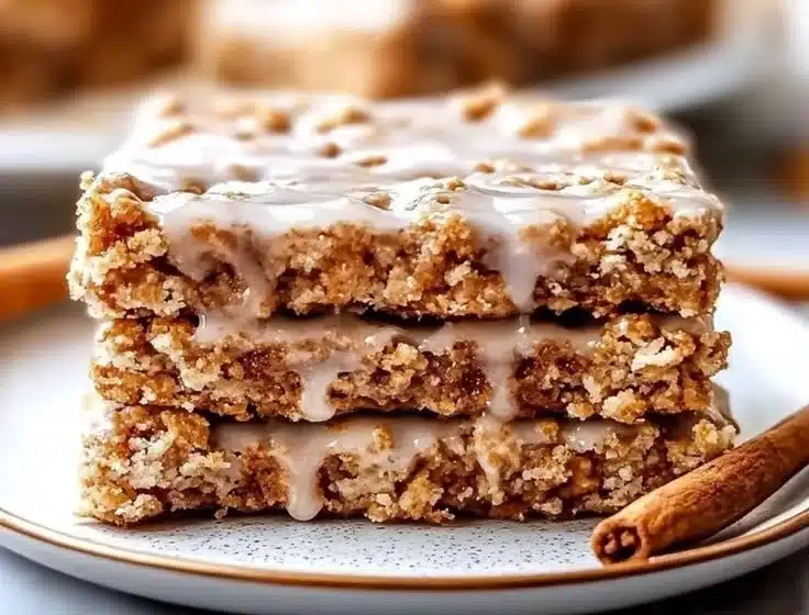 Cinnamon Roll Oatmeal Bars 4 Cinnamon Roll Oatmeal Bars