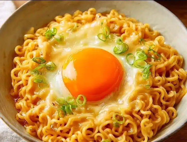 Quick Ramen Noodles with Egg and Cheese